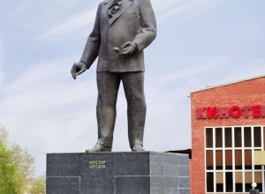 Памятник М.О. Ауэзову 