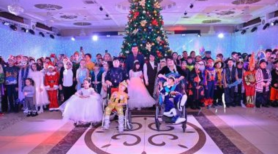 В Семее прошел новогодний праздник для особенных детей