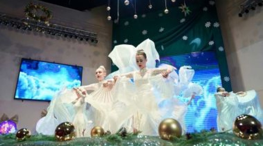 150 детей посетили новогоднюю елку акима города Семей