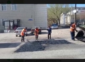 В городе ведутся работы по ямочному ремонту дорожного полотна