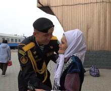 Семейчане чествовали солдат  