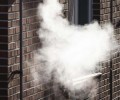 Рабочие спаслись через окно: установлен виновник происшествия