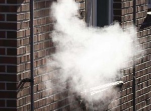 Рабочие спаслись через окно: установлен виновник происшествия