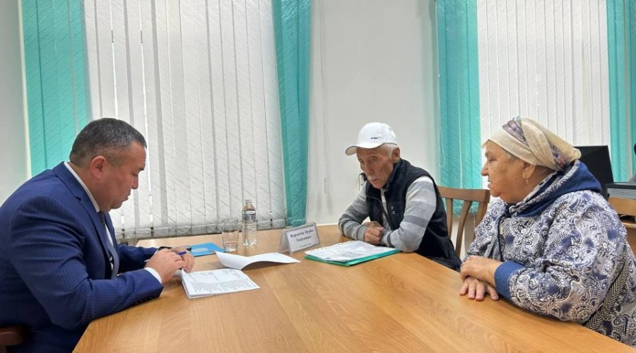 Аким города принял 18 жителей по личным вопросам