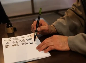 Японцы нанимают специальных агентов, чтобы уволиться с работы