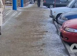 Отполируют щетками – и катись по всему парку: неудобства из-за катков терпят пешеходы в Семее