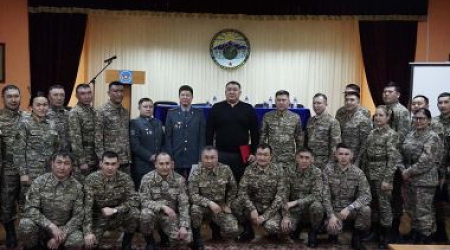 Семейские военнослужащие встретились с чемпионом